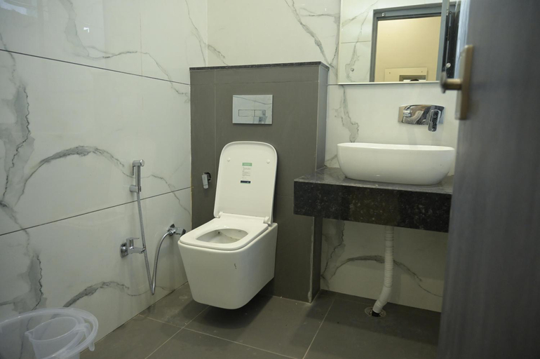 Bathroom 4, The carnation mound, Nainital