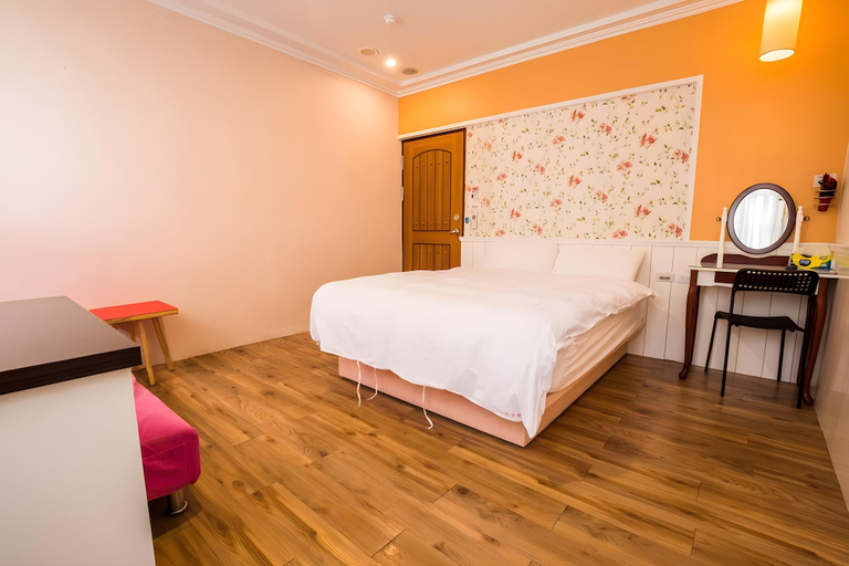 Bedroom 4, N. castle Hotel, Yilan