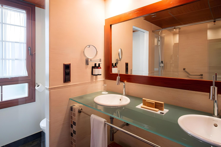 Bathroom 5, Monasterio de Boltaña, Huesca