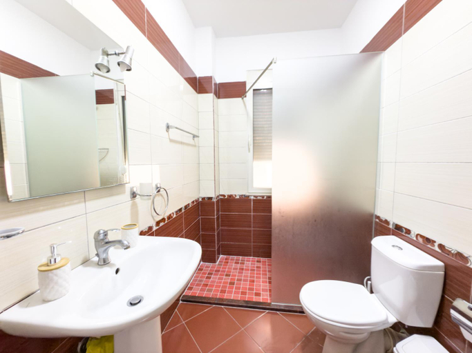 Bathroom 2, LunaSol seaside Apartments, Durrësit