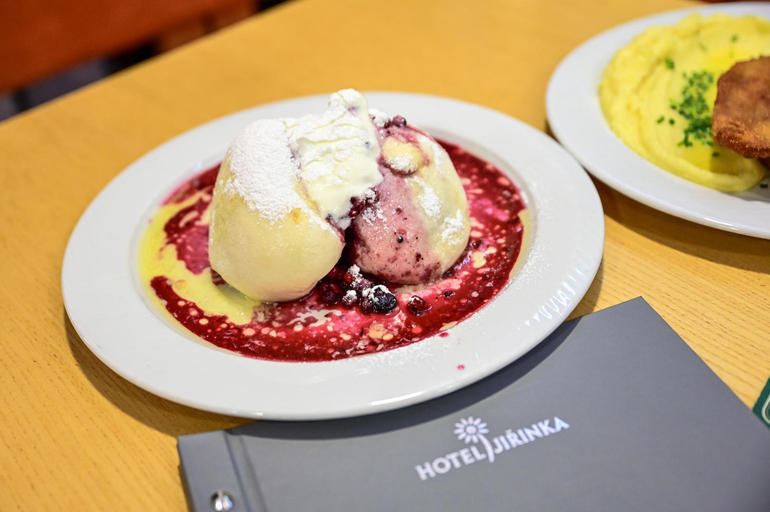 Food & Drinks 4, Vetrnik Depandance Hotelu Jirinka, Ústí nad Orlicí