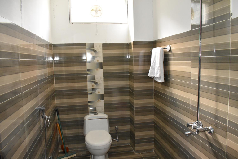 Bathroom 3, Iconic Hotel & Restaurant Naran, Hazara