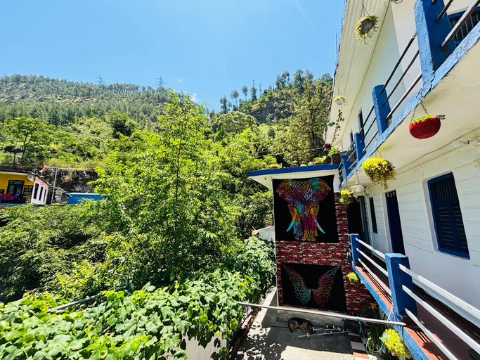 Public Area, La Riviere Waterfront A Traditional Stay, Chamoli
