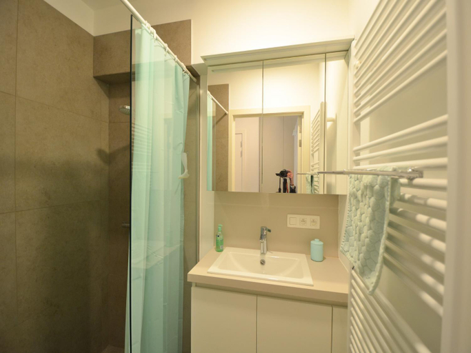 Bathroom, Apartment in Oostduinkerke near the Beach, West-Vlaanderen