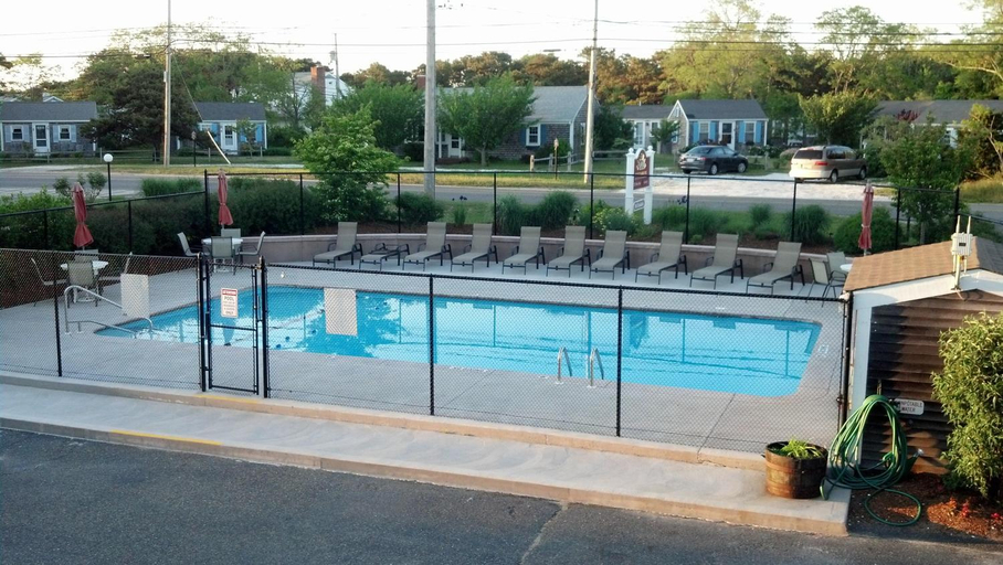 Sport & Beauty, The Braemar Condominium, Barnstable