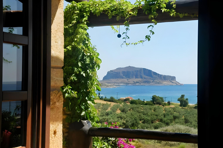 2, Astrolithos boutique, Peloponnese