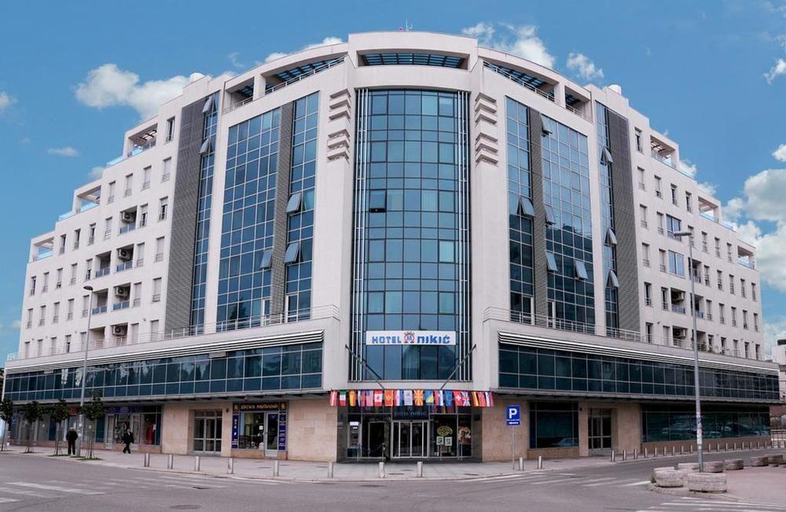 Others 4, Hotel M Nikić
