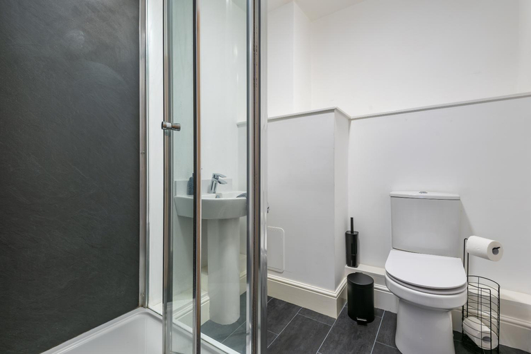 Bathroom 3, Guestz The Old Embassy Apartments, Kingston upon Hull