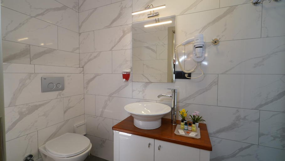 Bathroom 2, The Marist Hotel Kadikoy, Kadıköy
