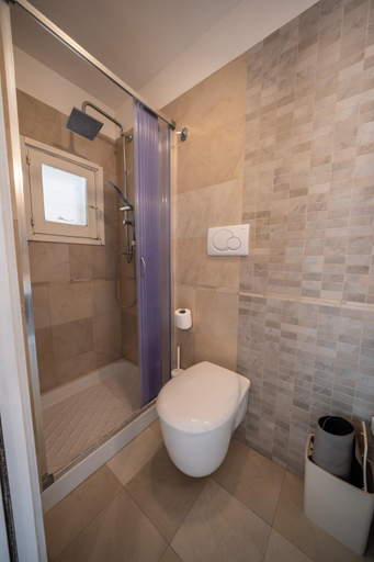 Bathroom 3, BonitAmarE, Bari