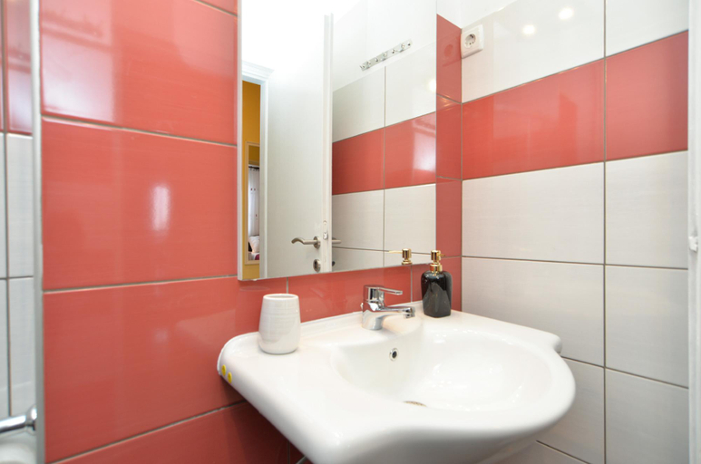Bathroom 4, Apartments Violete 742, Pula