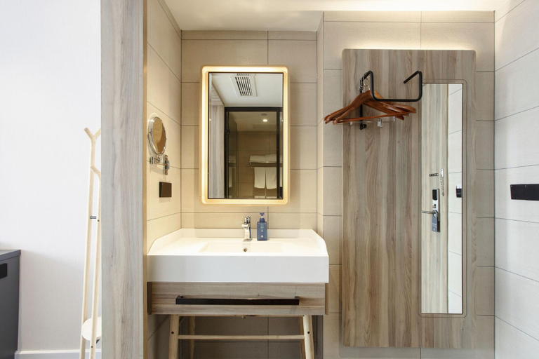 Bathroom 3, Hanting Hotel Tangshan Qianxi, Tangshan