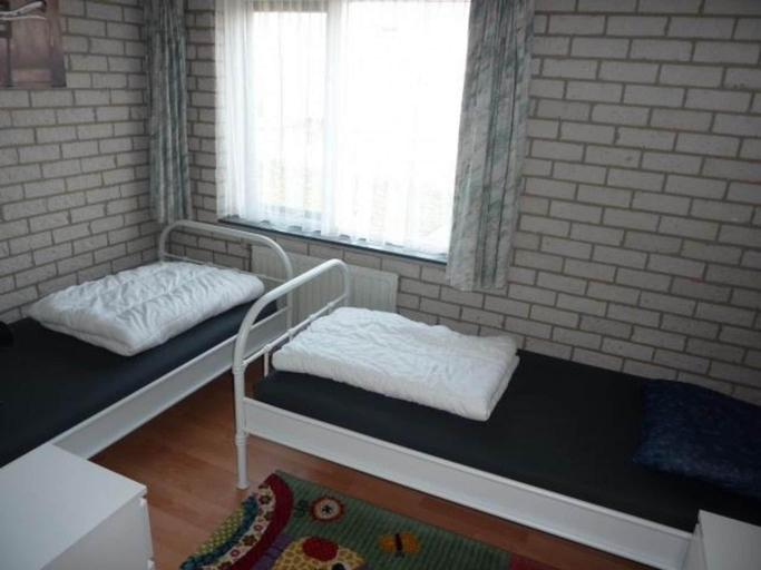Bedroom 3, Holiday Home Breskens near Beach  Lighthouse, Sluis