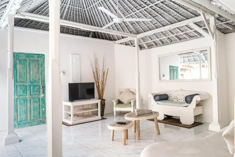 Others 2, Seminyak Villa, Pool, 2 min to Double Six Beach, Badung
