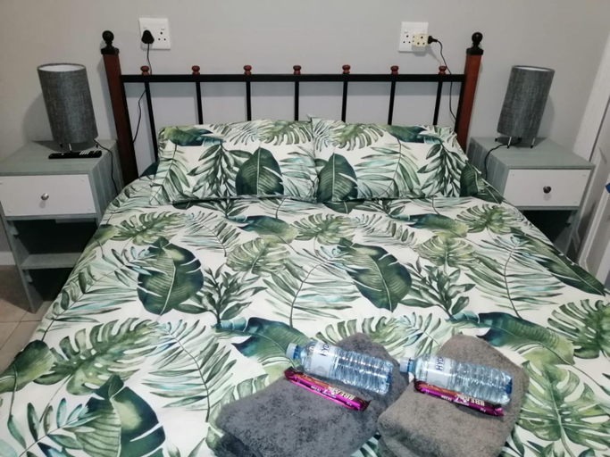 Bedroom 2, Die Tuis Huis Selfcatering NO LOADSHEDDING, Cape Winelands