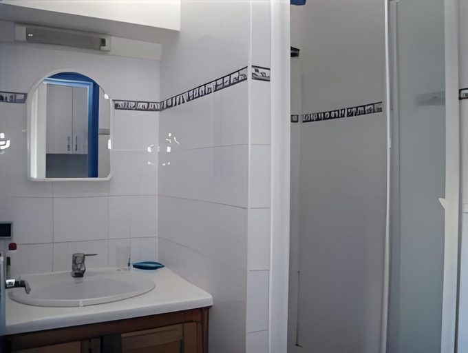 Bathroom 3, Aquabeach, Saint-Paul