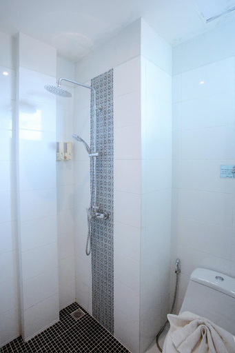 Bathroom 4, Ko Lanta Hotels and Working Space, Ko Lanta