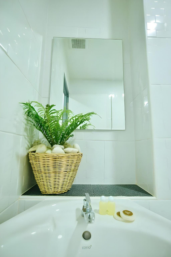 Bathroom 3, To Sleep Poshtel, Don Muang