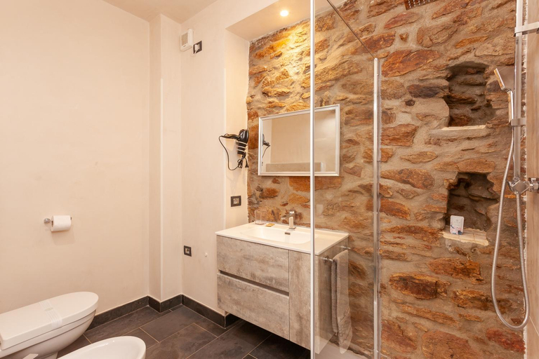 Bathroom 4, B&B Il Glicine, Nuoro