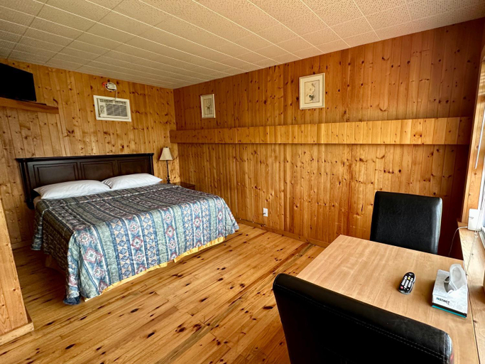 Bedroom 2, The Waterfront Motel, Westmorland