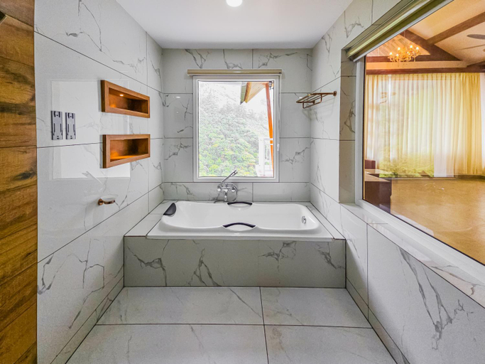 Bathroom 4, Tea Tree Munnar, Theni