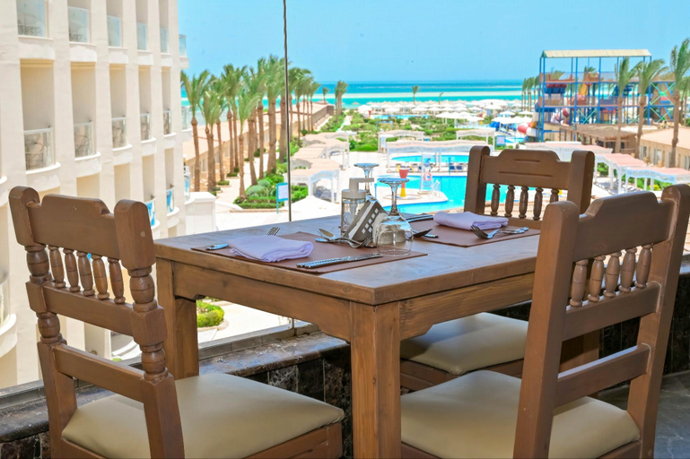 Food and beverages 2, Sunrise Serano Aqua Park Resort, Safaja