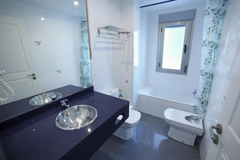 Bathroom 3, Mar Azul Apartments La Manga, Murcia