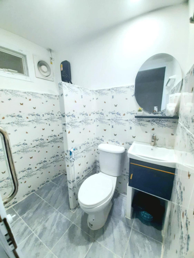 Bathroom 2, VicaWorld, Pra Thai