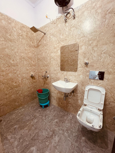 Bathroom 5, Vishram Guest House, Dehradun