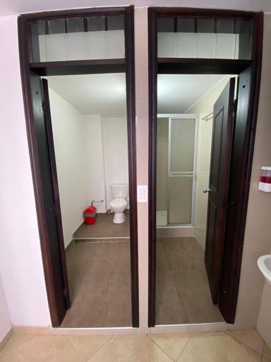 Bathroom 4, HOTEL Destino Nomada Calle 11 n 1-38, Santafé de Bogotá