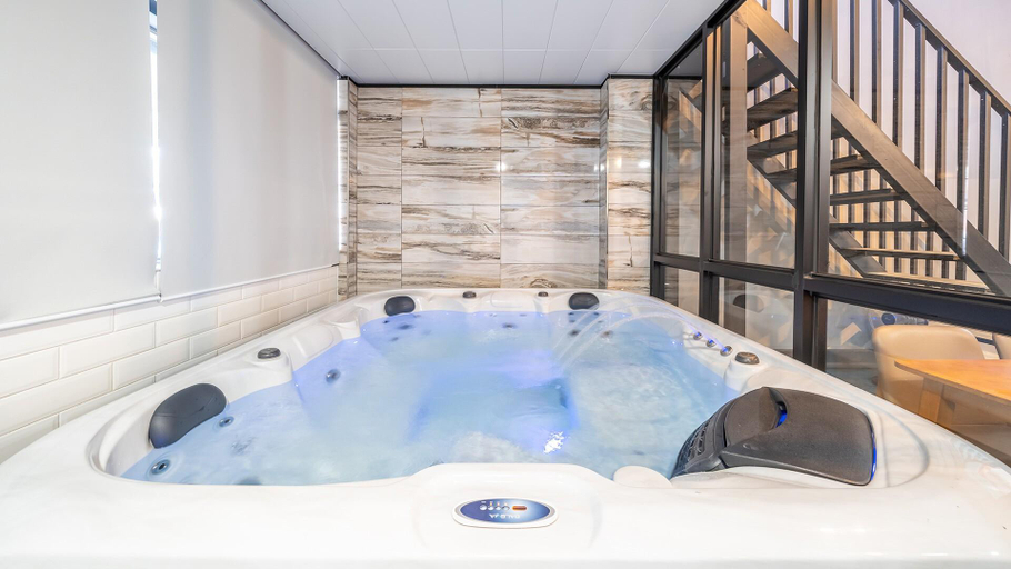 Bathroom, Muju central resort, Muju