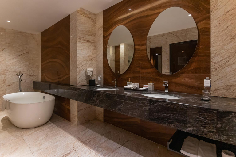 Bathroom 5, Swiss-Belhotel Harbour Bay, Batam