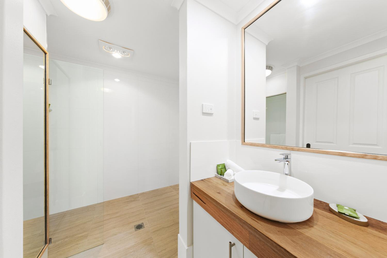 Bathroom 3, Nu Leaf Retreat, Singleton