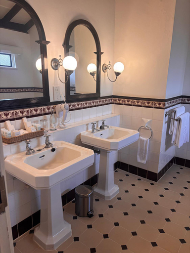 Bathroom 5, Windsor Golf Hotel & Country Club, Roysambu