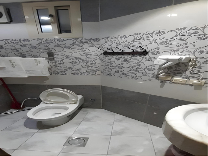 Bathroom 3, aldanah plaza villas, Taif
