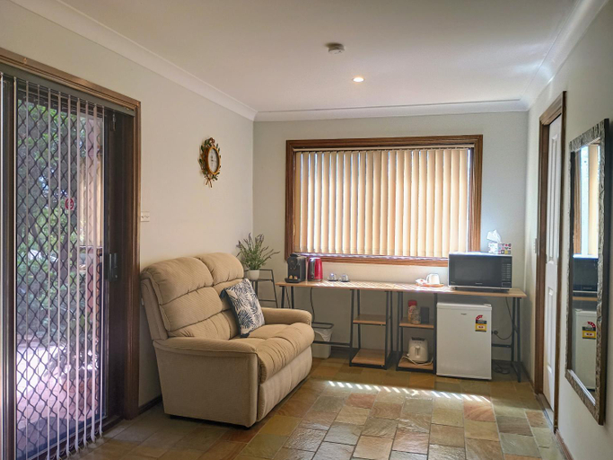 Others 4, Baulkham Hills Deluxe King Room with Ensuite, Private Access & Air Con, Baulkham Hills - Central