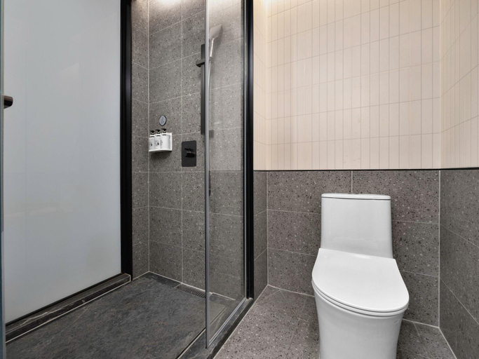 Bathroom 3, Country Inn & Suites by Radisson Beijing Tiananmen Square Beijing Station, Beijing