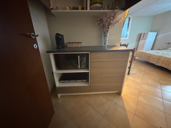 Others 2, Private room with independent entrance, Monza and Brianza