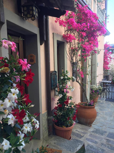 Others 3, Casa Lina Bouganville, Messina