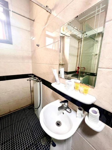 Bathroom, Cozy Apartment Văn Cao Garden Villa - Homestay, Hải An