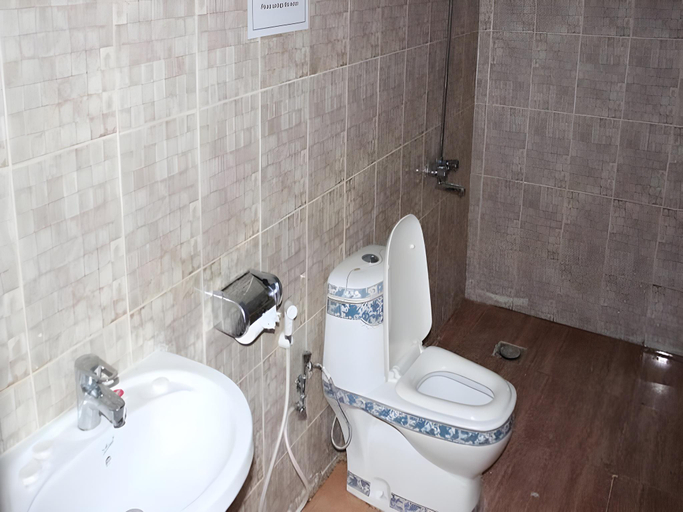 Bathroom 3, Bidiyah Desert Camp, Biddiya