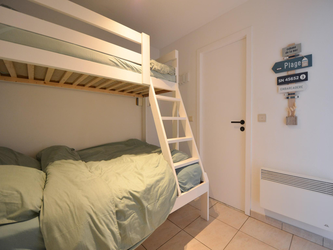 Bedroom 2, Apartment in Oostduinkerke near the Beach, West-Vlaanderen