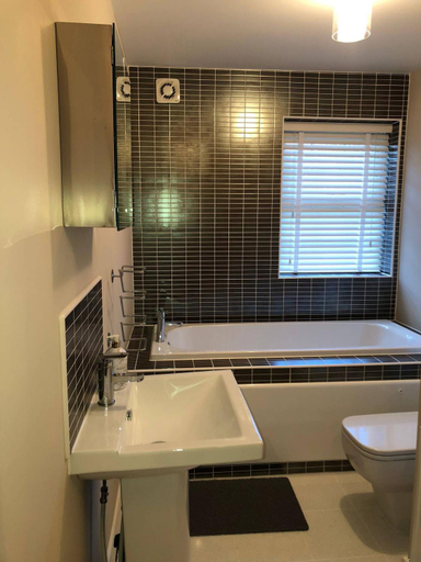 Bathroom, Cozy Sheffield Guest Room with Shared Facilities, Sheffield