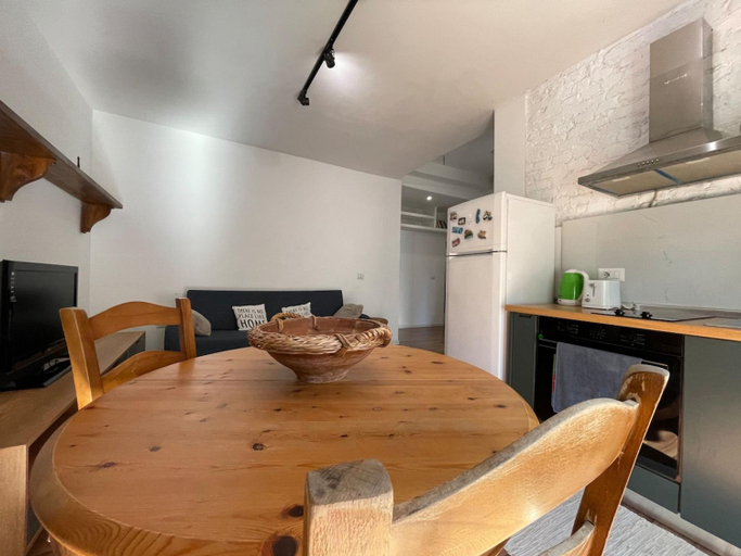 Others 5, Flora Center - Modern Cozy Apartment with Balcony, Tiranës