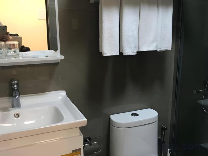Bathroom 5, Grand Riviera Suites, Manila City