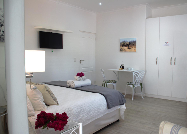 Others 3, Summer Place, Constantia, Cape Town, City of Cape Town