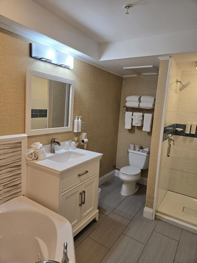 Bathroom 3, King's Port Inn, York