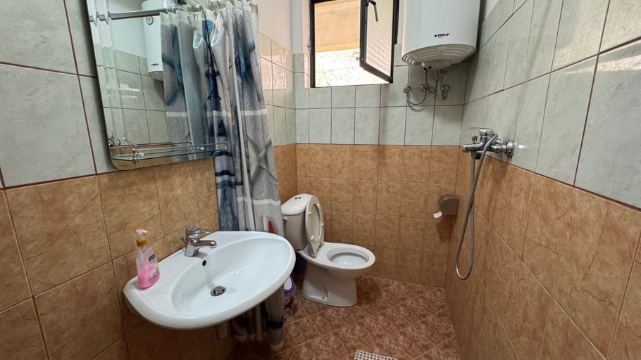 Bathroom 3, Maksi Guest House, Përmetit