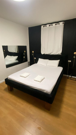 Bedroom 2, צימרים בצפון וסביב כרמיאל בצפון-Amoresכרמיאל והסביבה
