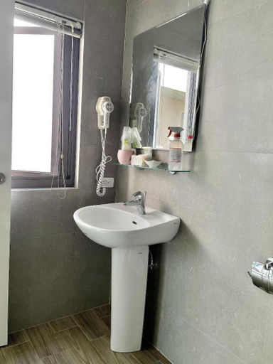 Bathroom 4, Rainbow Field House, Nantou
